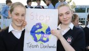 GAILEARAÍ/FÍSEÁN: Ná scriosaigí an domhan orainne – achainí neamhbhalbh scoláirí Gaeltachta ar stailc aeráide dhomhanda