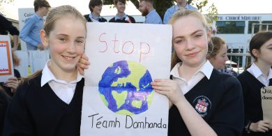 GAILEARAÍ/FÍSEÁN: Ná scriosaigí an domhan orainne – achainí neamhbhalbh scoláirí Gaeltachta ar stailc aeráide dhomhanda