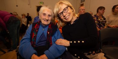 GAILEARAÍ: Féasta filíochta agus ceoil ag Éigse Dara Beag in Inis Meáin