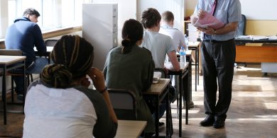 Níos lú ná 2.2% de dhaltaí A-leibhéal ó thuaidh a thug faoi scrúdú Gaeilge
