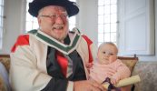 Céim dochtúra oinigh bronnta ar Chathal Goan ag Ollscoil na hÉireann, Gaillimh