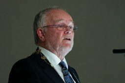 FUAIM: ‘Tá sé togha a bheith in ann cupán caife a cheannach ach tá i bhfad níos mó i dteanga ná an chumarsáid thanaí sin’ – Gearóid Denvir