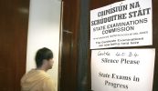 Coimisiún na Scrúduithe Stáit ‘sásta’ le páipéir Ghaeilge chonspóideacha