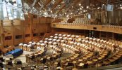 Diúltaithe d’éileamh go dtabharfaí ainm Breatnaise amháin ar Pharlaimint na Breataine Bige