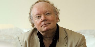 Leabhair ar son do leasa is d’aimhleasa – moltaí Alan Titley agus sinn faoi ghlas ag an ngalar