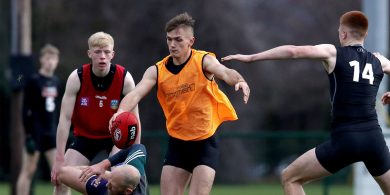 Peileadóir óg eile ón Daingean chun tabhairt faoin bpeil Astrálach