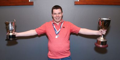 ‘Amhránaí óg binn cumasach’ – scoláireacht Éamoinn Ghráinne bronnta ar Conor Ó Gallchóir as Gort a’ Choirce