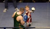 FÍSEÁN: Dorn san aer don Ghael óg a fuair an ceann is fearr ar an dornálaí aitheanta Feirsteach Paddy Barnes