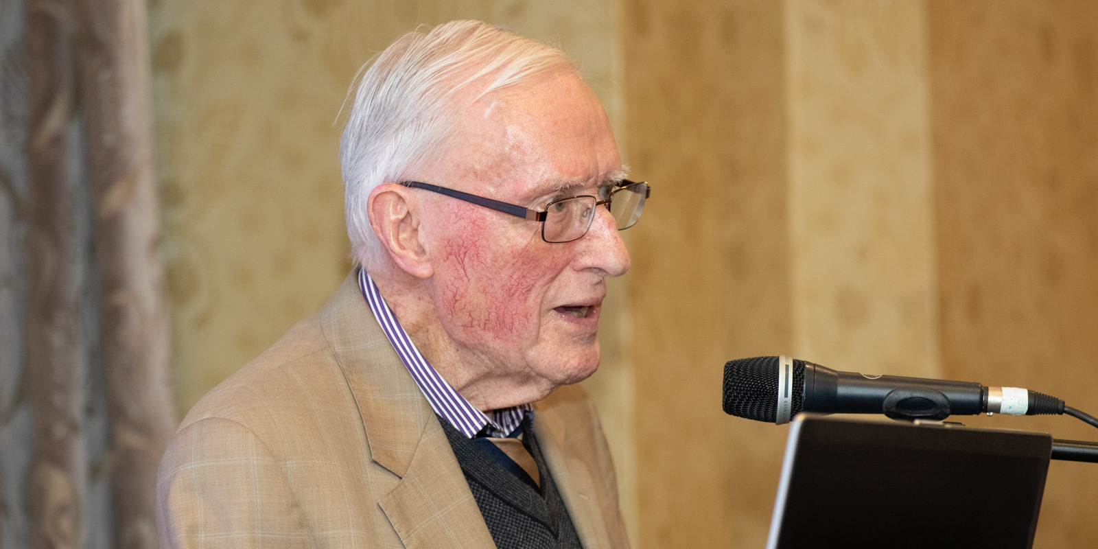 An scoláire ceannródaíoch Seán de Fréine imithe ar shlí na fírinne