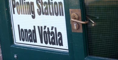 Ceathrar cainteoirí Gaeilge i bhfothoghchán Ghaillimh Thiar, cainteoir Gaeilge amháin i mBaile Átha Cliath Láir