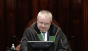 Pá níos fearr d’aistritheoirí na hEorpa ag cur moill ar aistriú reachtaíochta go Gaeilge – Ceann Comhairle na Dála