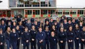 Daltaí Ardteiste na Ceathrún Rua tugtha le chéile do ghrianghraf speisialta