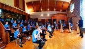 FÍSEÁN/GAILEARAÍ: Saothar nua curtha amach ag Ceoltóirí Óga Chois Fharraige don fheachtas #LeChéileDoMholli