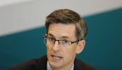 Duine amháin eile a raibh Covid-19 air básaithe, 25 cás nua deimhnithe