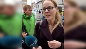 FÍSEÁN: ‘Do you have Irish?’ – ardmholadh d’iriseoir ó Nuacht TG4 as dul i ngleic le lucht agóide