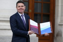 An buiséad a thabharfaidh an chéad léargas ar roghanna crua an rialtais