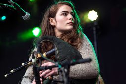 Féile Liú Lúnasa á reáchtáil ar líne ó Bhéal Feirste an deireadh seachtaine seo