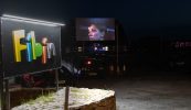 LÉIRMHEAS: An chéad dráma ‘drive-in’ Gaeilge in Éirinn ag Fíbín i gConamara