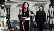 Ceisteanna móra le freagairt ag ceannaire Shinn Féin faoi pholasaí tuaithe a páirtí