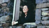 An t-amhránaí aitheanta Diane Ní Chanainn ceaptha ina hambasadóir teanga ina ceantar dúchais