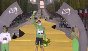 Geansaí glas agus staid dheiridh an Tour de France buaite ag Sam Bennett na hÉireann
