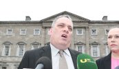 Amhras ann faoi cé atá freagrach as an chéad chéim eile d’aistear an bhille teanga
