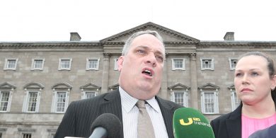 Amhras ann faoi cé atá freagrach as an chéad chéim eile d’aistear an bhille teanga