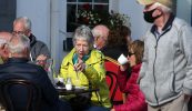 442 cás nua den Covid-19 fógartha agus srianta nua á gcur i bhfeidhm thuaidh agus theas