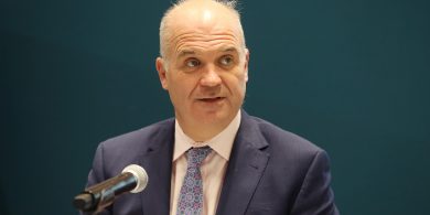 772 cás nua deimhnithe ach ‘dea-scéal’ maidir le scaipeadh an ghalair den chéad uair le tamall