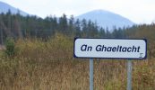 Díomá faoi ‘easpa aitheantais’ don Ghaeilge i bhfeachtas margaíochta Chomhairle Contae Dhún na nGall