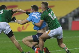 Lá dá saol ag buachaillí bána Thiobraid Áranna agus lá bog eile ag Áth Cliath i bPáirc an Chrócaigh