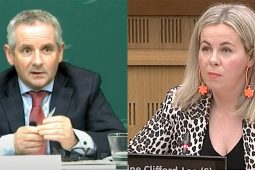 FÍSEÁN: Cosaint déanta ag ceannasaí an HSE ar a cur chuige i leith na Gaeilge le linn na paindéime