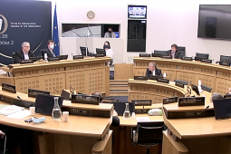 Ceannasaí nuachta RTÉ le hiarraidh os comhair Choiste Oireachtais na Gaeilge chun ciorruithe Nuacht TG4 a phlé