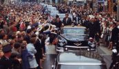 Cheap JFK gur cur amú ama a bhí sa Ghaeilge ach bhí athrú poirt aige