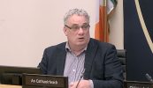 180 leasú reachtaíochta molta le stop a chur leis an mBéarla a bheith ‘á bhrú’ ar phobal na Gaeilge