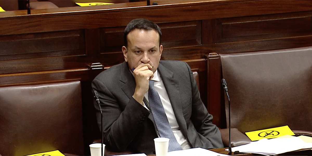 Leithscéal gafa sa Dáil ag Varadkar as conradh rúnda a sceitheadh