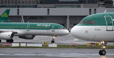 Tá sé thar am cáin áitiúil a íocann turasóirí ar fud na hEorpa a cheadú in Éirinn 