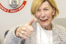 COVID-19: An vacsaín faighte ag 1.9% den phobal agus tús á chur le dáileadh an dara dáileog