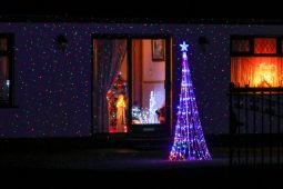 An slabhra teaghlaigh a chuireann loinnir i soilse na Nollag