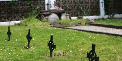 Cuimhnímis freisin an tseachtain seo ar mháithreacha agus páistí na n-ionad soláthair dhírigh