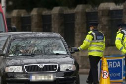 400 fíneáil as taisteal neamhriachtanach eisithe ag na Gardaí