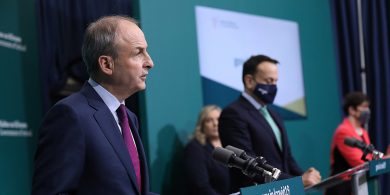Ní coraintín dáiríre atá á chur i bhfeidhm ag an rialtas