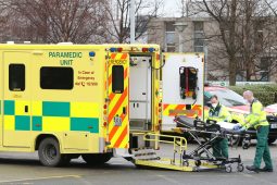 ‘Éigeandáil náisiúnta’ – beagnach a dhá oiread othar Covid-19 san ospidéal is a bhí ann ag buaic bhrúisc an earraigh