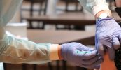 Dóchas go mbeidh an tríú maidhm ag trá sna hospidéil faoi cheann seachtaine