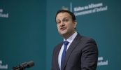 17,000 teastas Covid curtha amach arís de bharr phraiseach na sínte fada