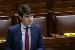 Fáilte curtha roimh ‘dul chun cinn suntasach’ i leith cearta teanga phobal na Gaeilge