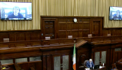 Coiste Oireachtais chun éileamh ar an Aire Gnóthaí Eachtracha agus Státrúnaí an Tuaiscirt geallúintí i dtaobh na Gaeilge a chomhlíonadh