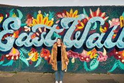 ‘I’m bored with the leithscéalta’ – blas milis á fháil ag daoine ar scannán nua faoin nGaeilge