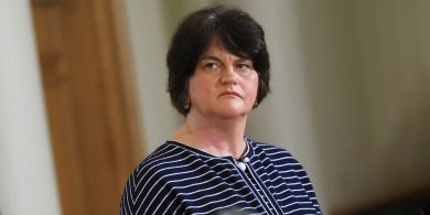 Bhí an DUP róghnóthach freastal ar chruinniú thuaidh-theas faoi chúrsaí teanga, ach an bhfuil baghcat ar siúl acu?