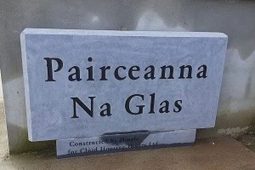 ‘Na Gorta Glasa’ le déanamh de ‘Pairceanna na Glas’ – ainm conspóideach eastát tithíochta sa Ghaeltacht le hathrú